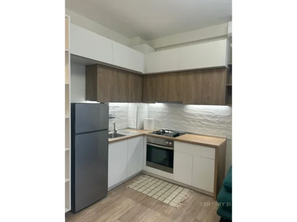 Tirane, jepet me qera apartament 1+1 Kati 4, 70 m² 650 € 