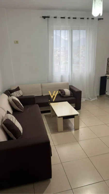 Tirane, jepet me qera apartament 1+1+Ballkon Kati 3, 60 m² 470 € (5 MAJI)