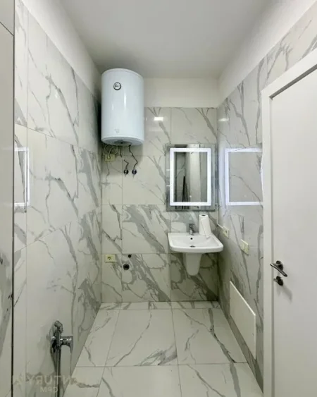 Tirane, jepet me qera zyre , 70 m² (Mine)