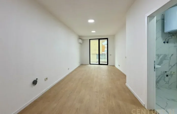 Tirane, jepet me qera zyre , 70 m² (Mine)