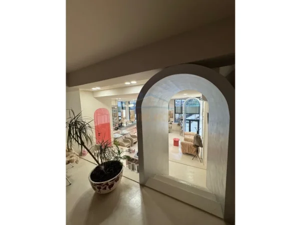 Tirane, shitet Biznesi Kati 0, 40,000 EURO , (SQUARE 21 , Rruga Kavajes)