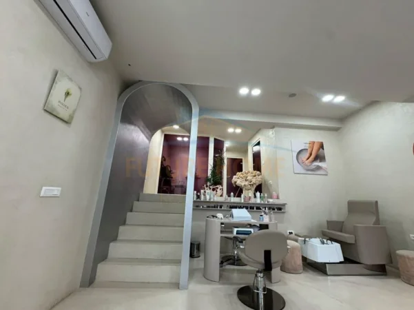 Tirane, shitet Biznesi Kati 0, 40,000 EURO , (SQUARE 21 , Rruga Kavajes)