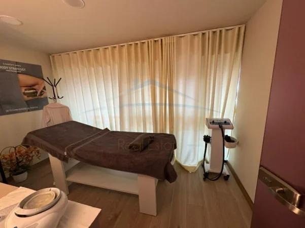 Tirane, shitet Biznesi Kati 0, 40,000 EURO , (SQUARE 21 , Rruga Kavajes)