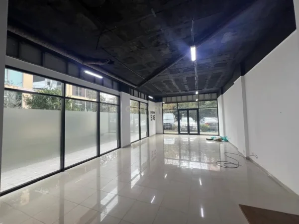 Tirane, jepet me qera ambjent biznesi Kati 0, 81 m² 81 € (Fresk)