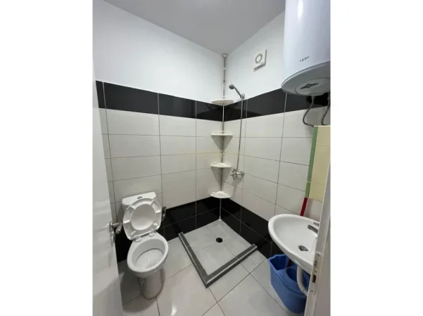 Tirane, jepet me qera 3+1 Kati 2, 85 m² 500 € 