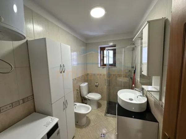 Tirane, jepet me qera apartament 1+1 Kati 2, 60 m² 600 € (MYSLYM SHYR)