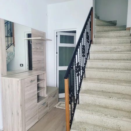 Tirane, jepet me qera apartament duplex Dublex Kati 1, 90 m² 500 € (Kushtrimi i Lirise ,Ali Demi)