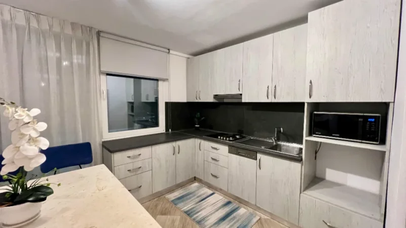 🏡 Jepet me Qera: 2+1📍Myslym Shyr (Rruges kryesore - Te Well) - Kati.2 - 90,000 Lek - S.110m² || Totalisht i investuar ne detaje⚜️100% e Re - Gati pe