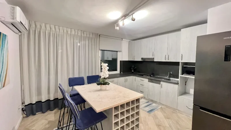 🏡 Jepet me Qera: 2+1📍Myslym Shyr (Rruges kryesore - Te Well) - Kati.2 - 90,000 Lek - S.110m² || Totalisht i investuar ne detaje⚜️100% e Re - Gati pe