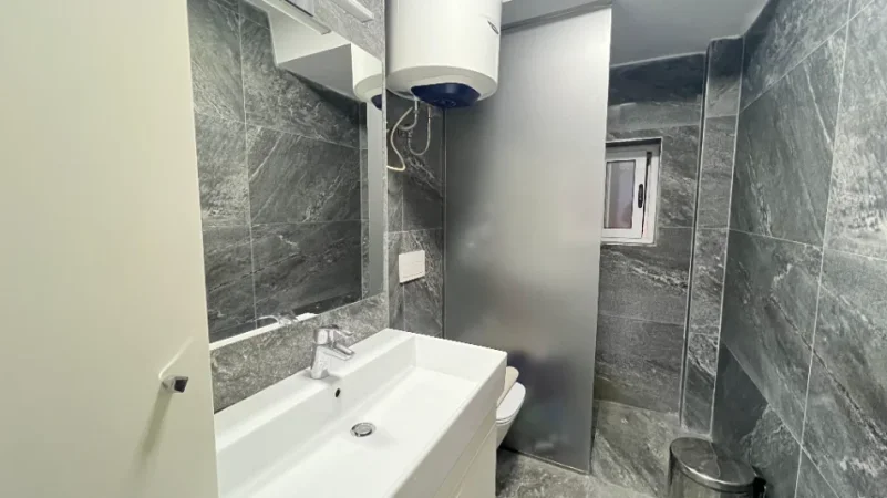 🏡 Jepet me Qera: 2+1📍Myslym Shyr (Rruges kryesore - Te Well) - Kati.2 - 90,000 Lek - S.110m² || Totalisht i investuar ne detaje⚜️100% e Re - Gati pe