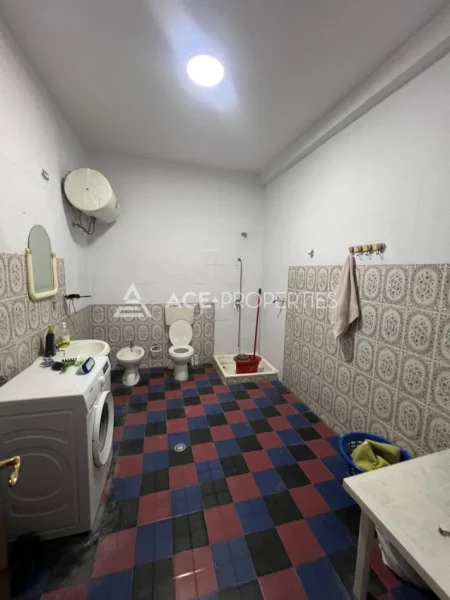 Durres, shitet apartament 3+1 Kati 3, 400 m² 260.000 € (Arapaj ,Durres)