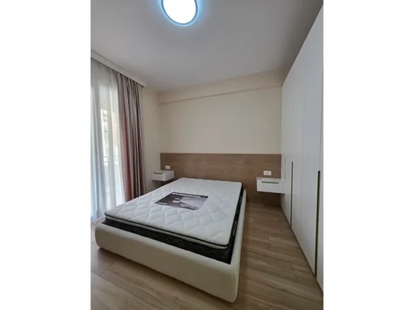 Tirane, jepet me qera apartament 1+1 Kati 3, 72 m² 5.000 € 
