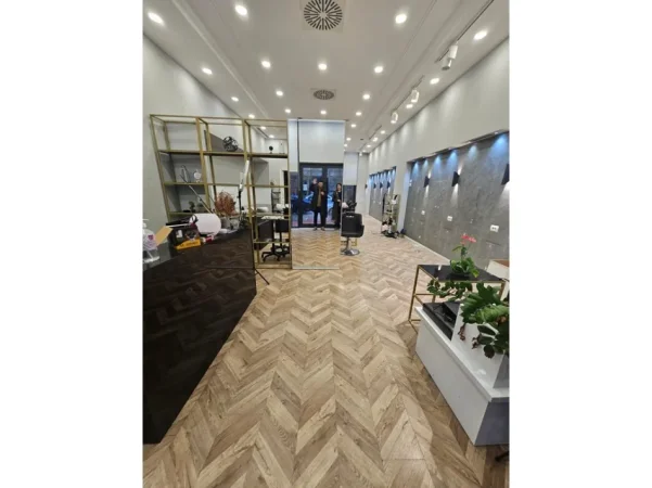 Tirane, jepet me qera ambjent biznesi Kati 0, 100 m² 2.200 € 