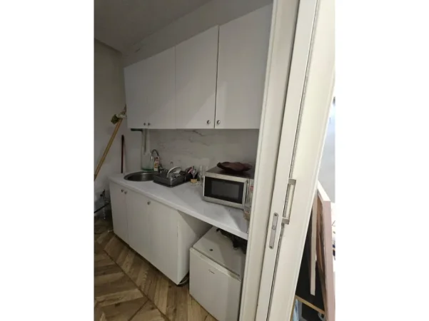 Tirane, jepet me qera ambjent biznesi Kati 0, 100 m² 2.200 € 