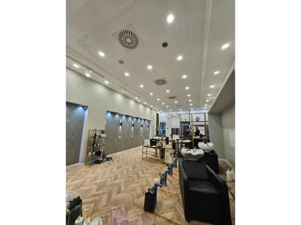 Tirane, jepet me qera ambjent biznesi Kati 0, 100 m² 2.200 € 