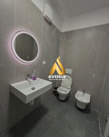 Tirane, jepet me qera apartament 1+1+Ballkon Kati 4, 65 m² 430 € (rruga gryka e kacanikut)