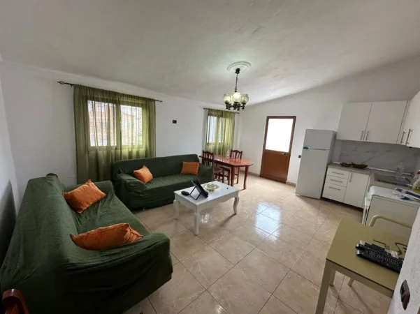 Tirane, jepet me qera apartament 2+1+Aneks Kati 4, 80 m² 500 € (Rruga e Durresit)