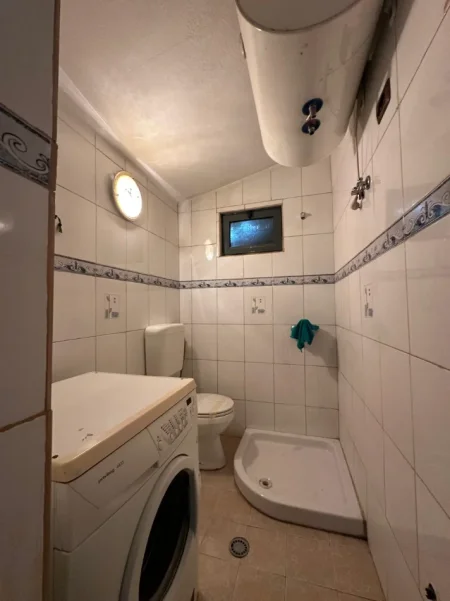 Tirane, jepet me qera apartament 2+1+Aneks Kati 4, 80 m² 500 € (Rruga e Durresit)