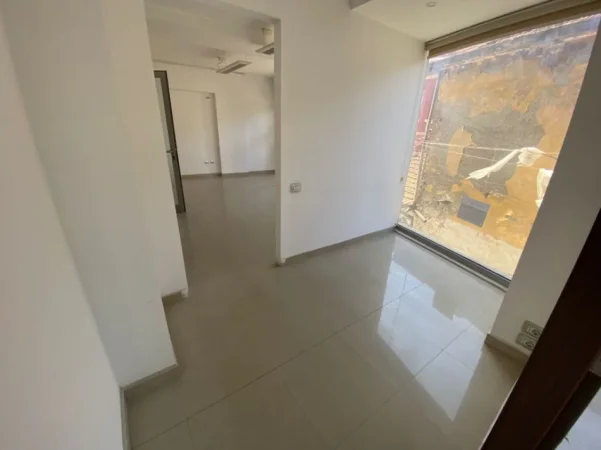 Tirane, jepet me qera ambjent biznesi Kati 1, 66 m² 700 € (Rruga Hoxha Tahsim)