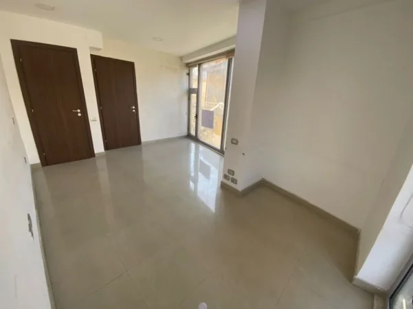 Tirane, jepet me qera ambjent biznesi Kati 1, 66 m² 700 € (Rruga Hoxha Tahsim)