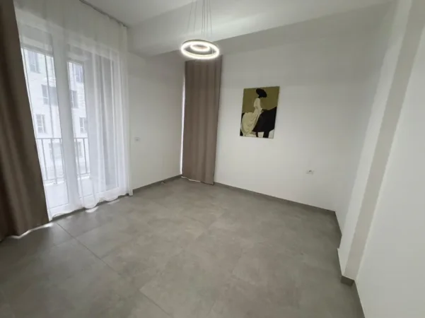 Tirane, jepet me qera apartament 2+1 Kati 2, 400 € 