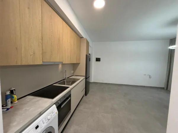 Tirane, jepet me qera apartament 2+1 Kati 2, 400 € 