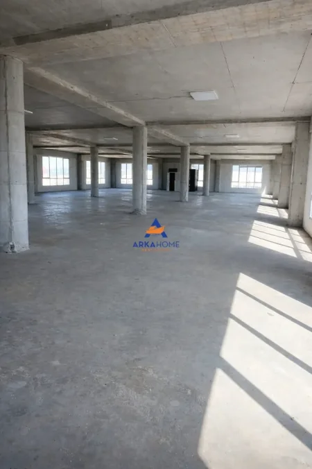 Tirane, jepet me qera ambjent biznesi Kati 2, 800 m² 4.000 € 