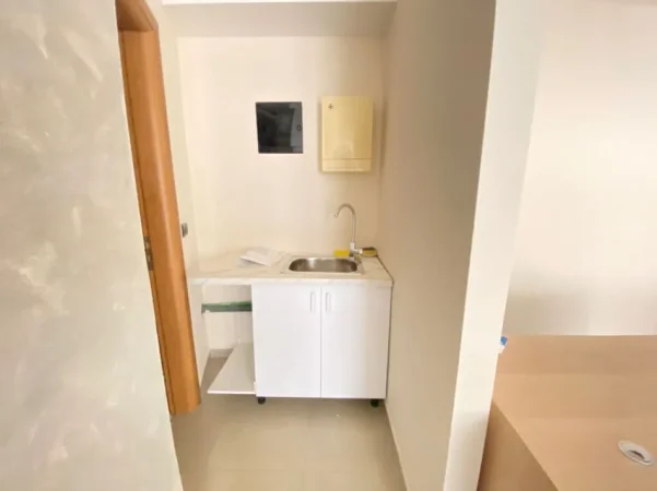 Tirane, jepet me qera zyre Kati 2, 35 m² 500 € (Rruga Hoxha Tahsim)