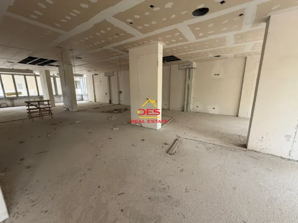 Vlore, jepet me qera ambjent biznesi Kati 2, 317 m² 1.800 € (Skelë)