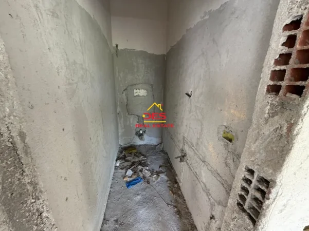 Vlore, jepet me qera ambjent biznesi Kati 2, 317 m² 1.800 € (Skelë)