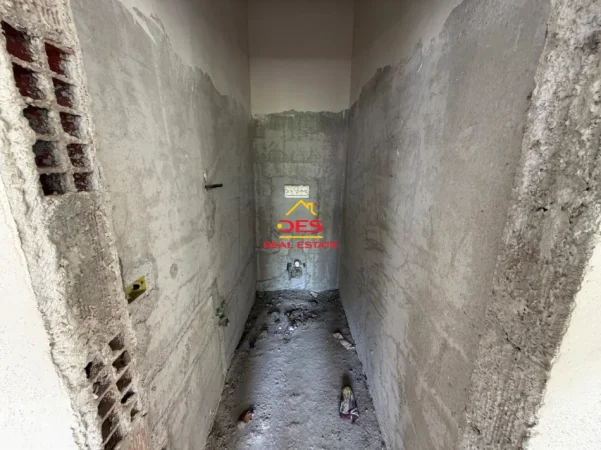 Vlore, jepet me qera ambjent biznesi Kati 2, 317 m² 1.800 € (Skelë)