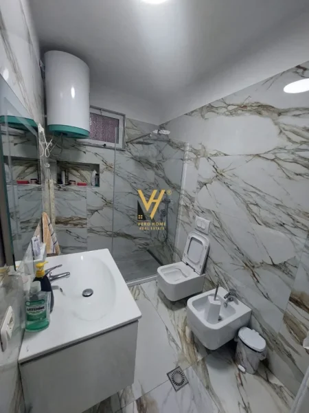 Tirane, jepet me qera apartament 2+1+Ballkon Kati 1, 86 m² 620 € (SELITE)