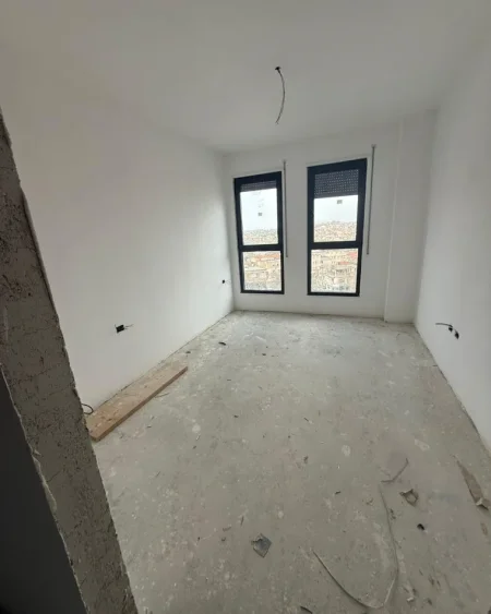 Tirane, shes apartament 1+1+Ballkon Kati 4, 73 m² 135.000 € (Rr. e Dibres, Komisariati 4)