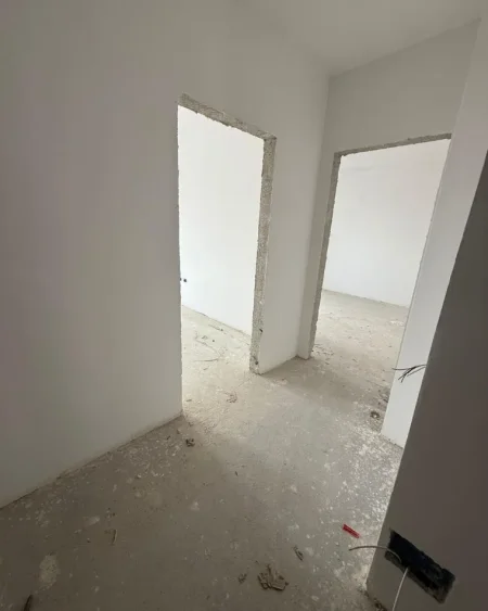 Tirane, shes apartament 1+1+Ballkon Kati 4, 73 m² 135.000 € (Rr. e Dibres, Komisariati 4)