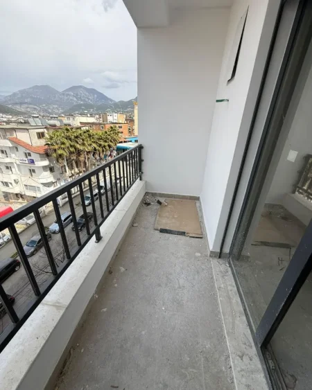 Tirane, shes apartament 1+1+Ballkon Kati 4, 73 m² 135.000 € (Rr. e Dibres, Komisariati 4)