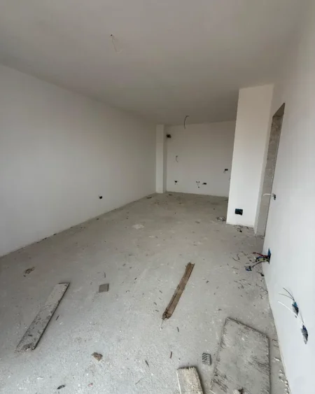 Tirane, shes apartament 1+1+Ballkon Kati 4, 73 m² 135.000 € (Rr. e Dibres, Komisariati 4)