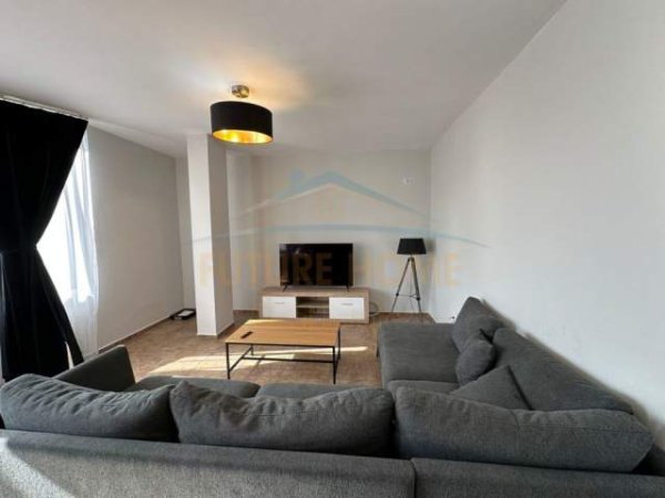 Tirane, shitet apartament Kati 3, 137 m² 135.000 Euro (Xhamllik)