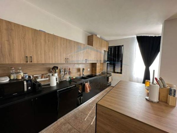 Tirane, shitet apartament Kati 3, 137 m² 135.000 Euro (Xhamllik)