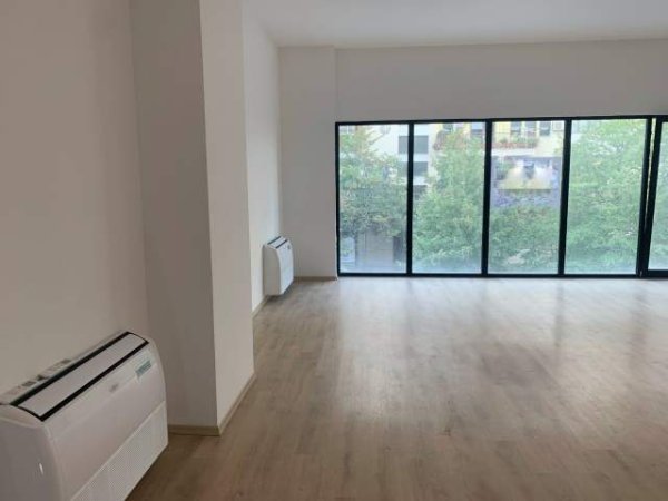 Tirane, jepet me qera ambjent biznesi Kati 1, 87 m² 1.000 Euro (Rruga e Kavajes)