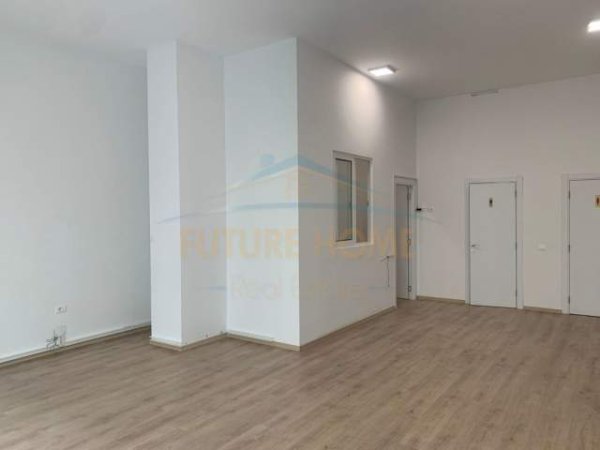 Tirane, jepet me qera ambjent biznesi Kati 1, 100 m² 1.000 Euro (rruga e kavajes)