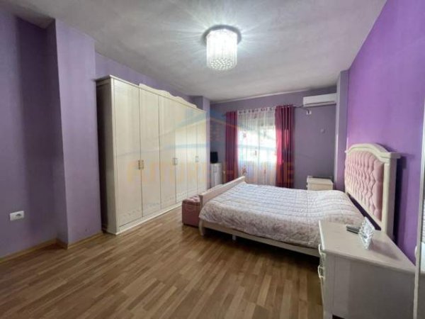 Tirane, jepet me qera Vile 1 Katshe Kati 1, 314 m² 4.500 Euro (jordan misja)