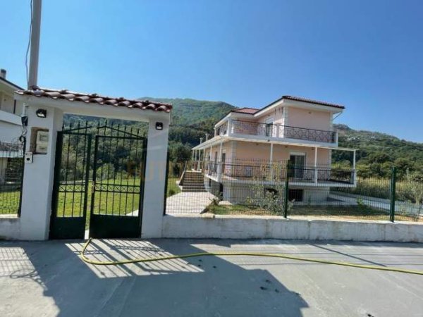 Tirane, jepet me qera Vile 3 Katshe Kati 3, 1.000 m² 1.500 Euro (mullet)