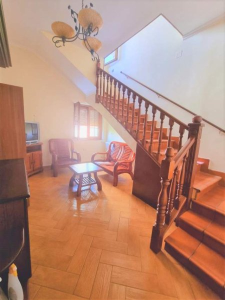 Tirane, shes apartament 3+1 165 m² Euro (Bllok)