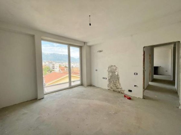 Tirane, shes apartament 2+1+BLK Kati 4, 105 m² 147.000 Euro (rruga e Dibres)