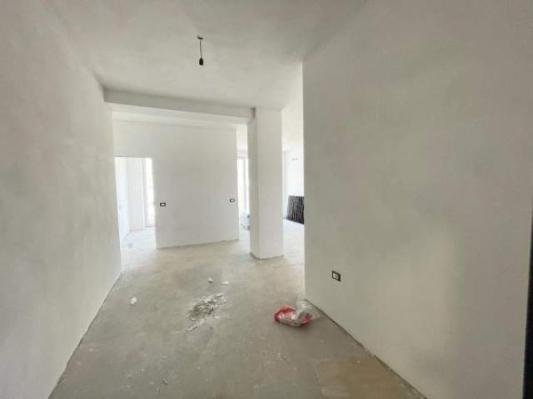 Tirane, shitet apartament 2+1 Kati 3, 105 m² 147.000 Euro (Rruga e dibres)