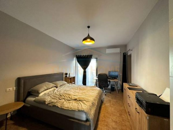 Tirane, shitet apartament Kati 3, 137 m² 135.000 Euro (Xhamlliku)