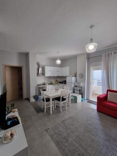 Qerret jepet me qera apartament 1+1+BLK Kati 3, 58 m² 500 Euro (Qerret Plazh Mbas Hotel Supreme)