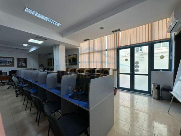 Tirane, shitet ambjent biznesi Kati 0, 217 m² 650.000 Euro (Rruga e Elbasanit)