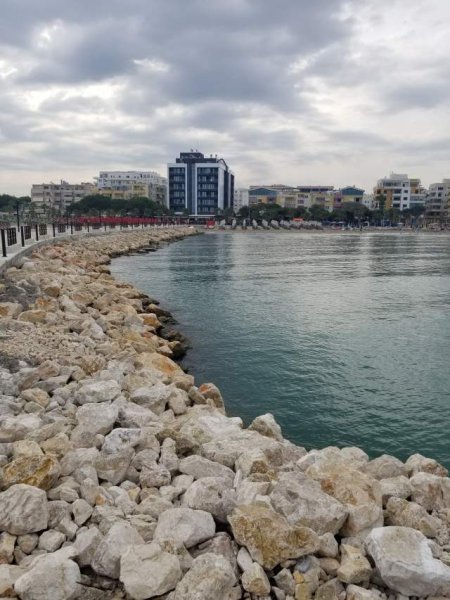 Qerret jepet me qera apartament 1+1+BLK Kati 3, 58 m² 500 Euro (Qerret Plazh Mbas Hotel Supreme)