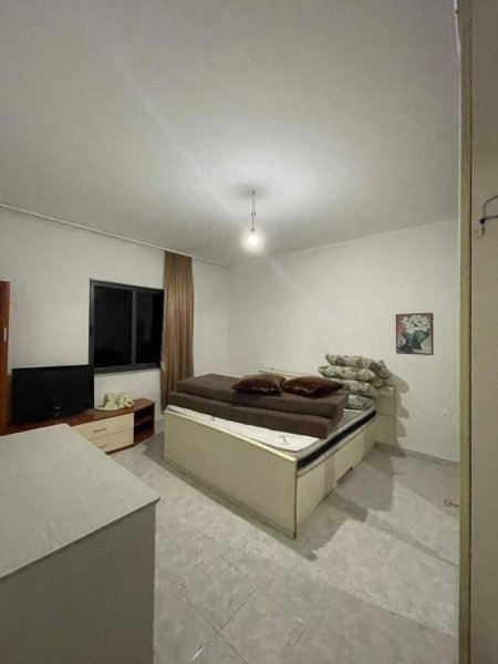 Tirane, jepet me qera Hyrje ne vile 3 kateshe, 2+1 📍 Sanatorium